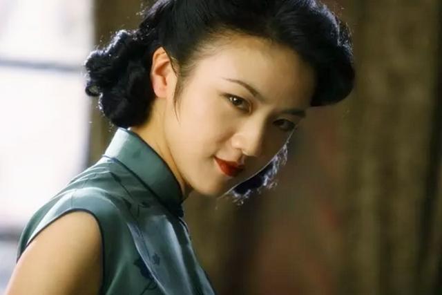 汤唯首晒老公和孩子合影，网友惊呼：女神都有孩子了？