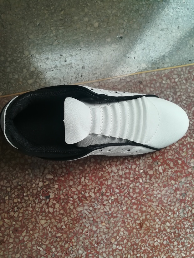 这样的白色菱格的皮鞋如何穿鞋带?_360问答