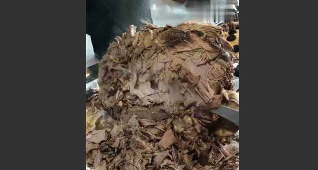 拉面馆二十斤牛肉能用三个月，看完他的刀功我就相信了