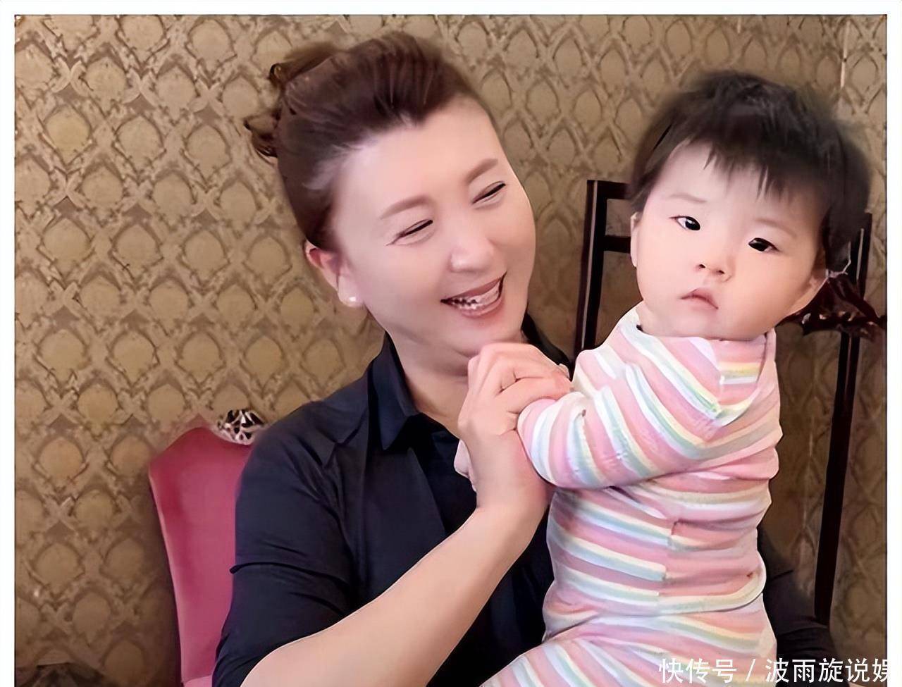 53岁闫学晶，搬家三亚住老破小，儿子租房生活，嫌100平房太紧巴