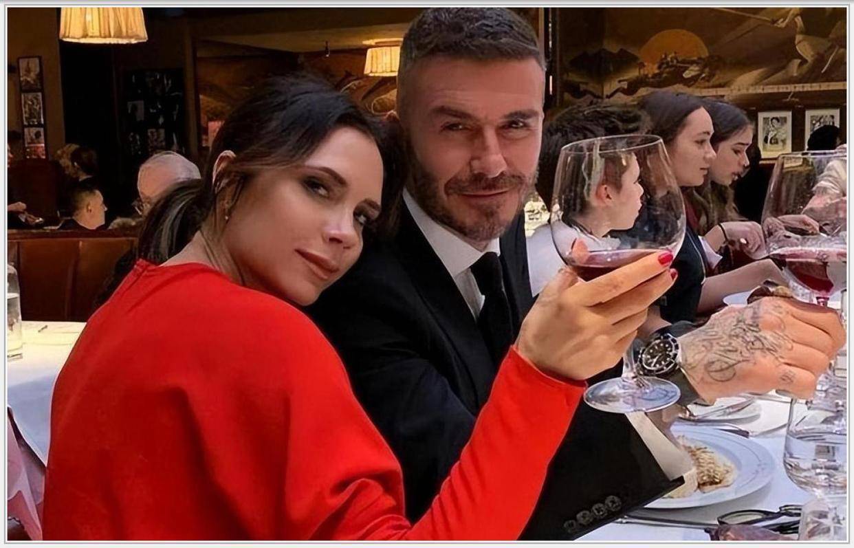 布鲁克林圣诞不回贝克汉姆家，却高调晒和妮可拉岳父母合影，网友心疼大卫维多利亚一对儿！ - 360娱乐