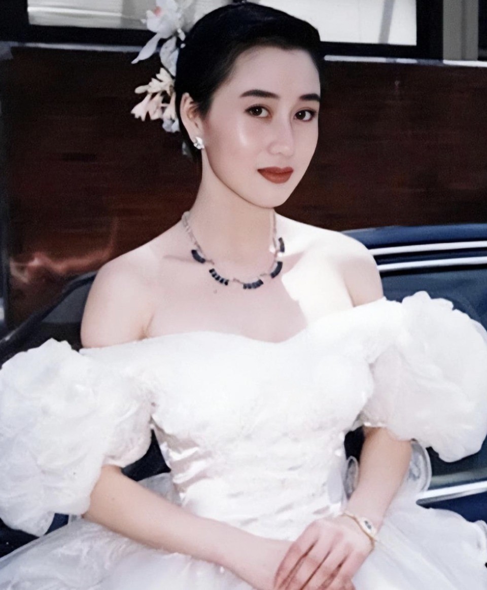 利智 利智婚后回归家庭极为朴素，女儿公开旧照还原美貌- 360娱乐