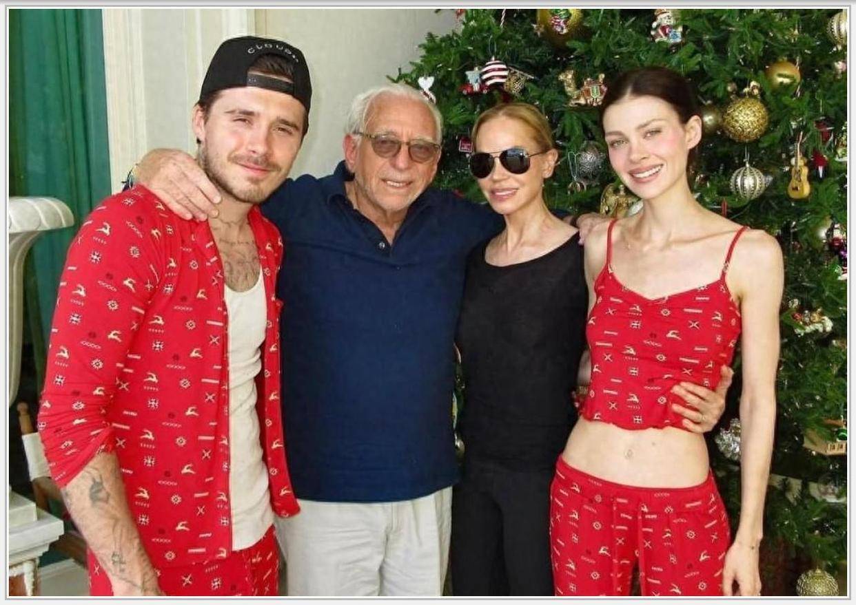 布鲁克林圣诞不回贝克汉姆家，却高调晒和妮可拉岳父母合影，网友心疼大卫维多利亚一对儿！ - 360娱乐