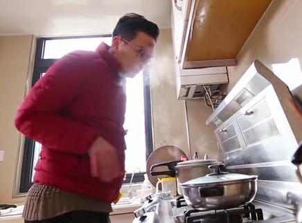 新闻大求真 穿羽绒服进厨房竟引发大爆炸？