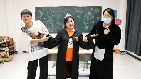 小晴为何暴揍冬冬？黑衣人为了躲避小晴的追捕，和冬冬互换身份