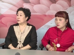 人群中多看了你一眼