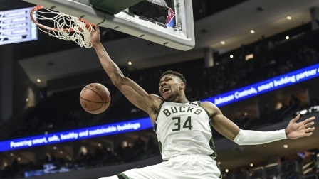NBA季前赛-字母哥26+10 独行侠力克雄鹿