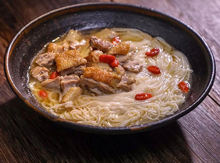 美食台 台湾小哥哥带来的麻油鸡米线