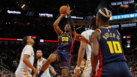 NBA-波姐27+6+5库里三节打卡 勇士42分大胜马刺