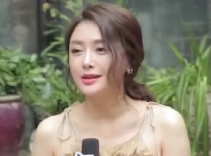 娱乐急先锋 秦岚：不喜欢太暴露的衣服