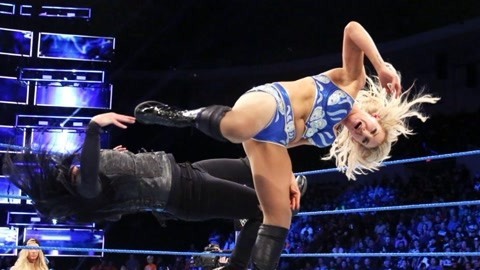wwe美国职业摔角 夏洛特8号锁腿制服塔米娜 赛后女子组引发混乱