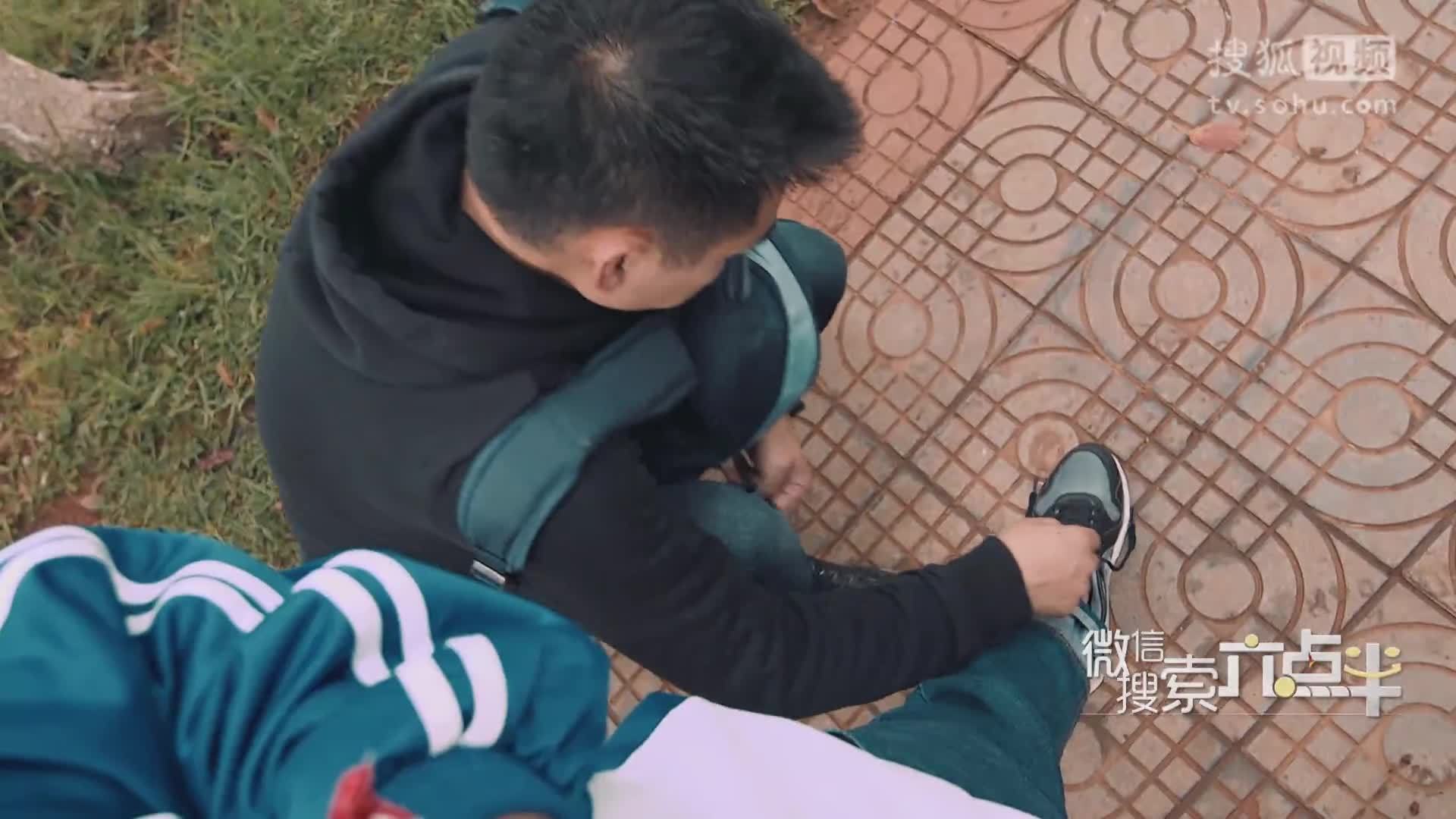 陈翔六点半 《陈翔六点半》第105集 心酸父亲为了儿子偶像被群殴