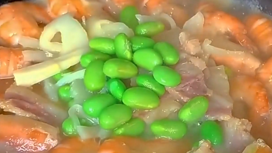 人气美食 秋冬必备三鲜暖锅 咸肉笋丝煮大头虾
