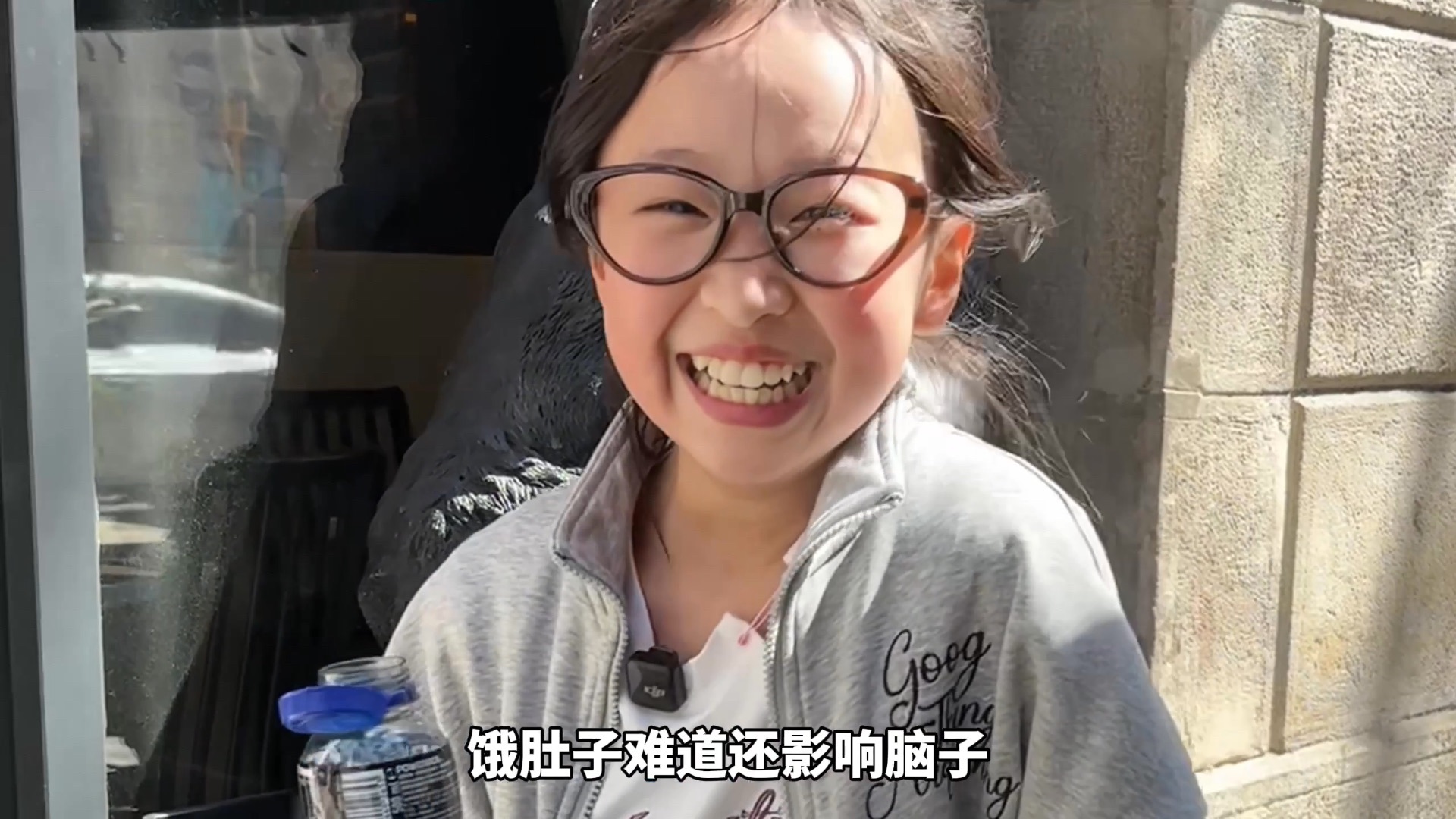 机灵姐大挑战 挑战只吃蓝色食物