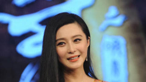壹周联播 壹周联播：魔女范冰冰美成花姑娘