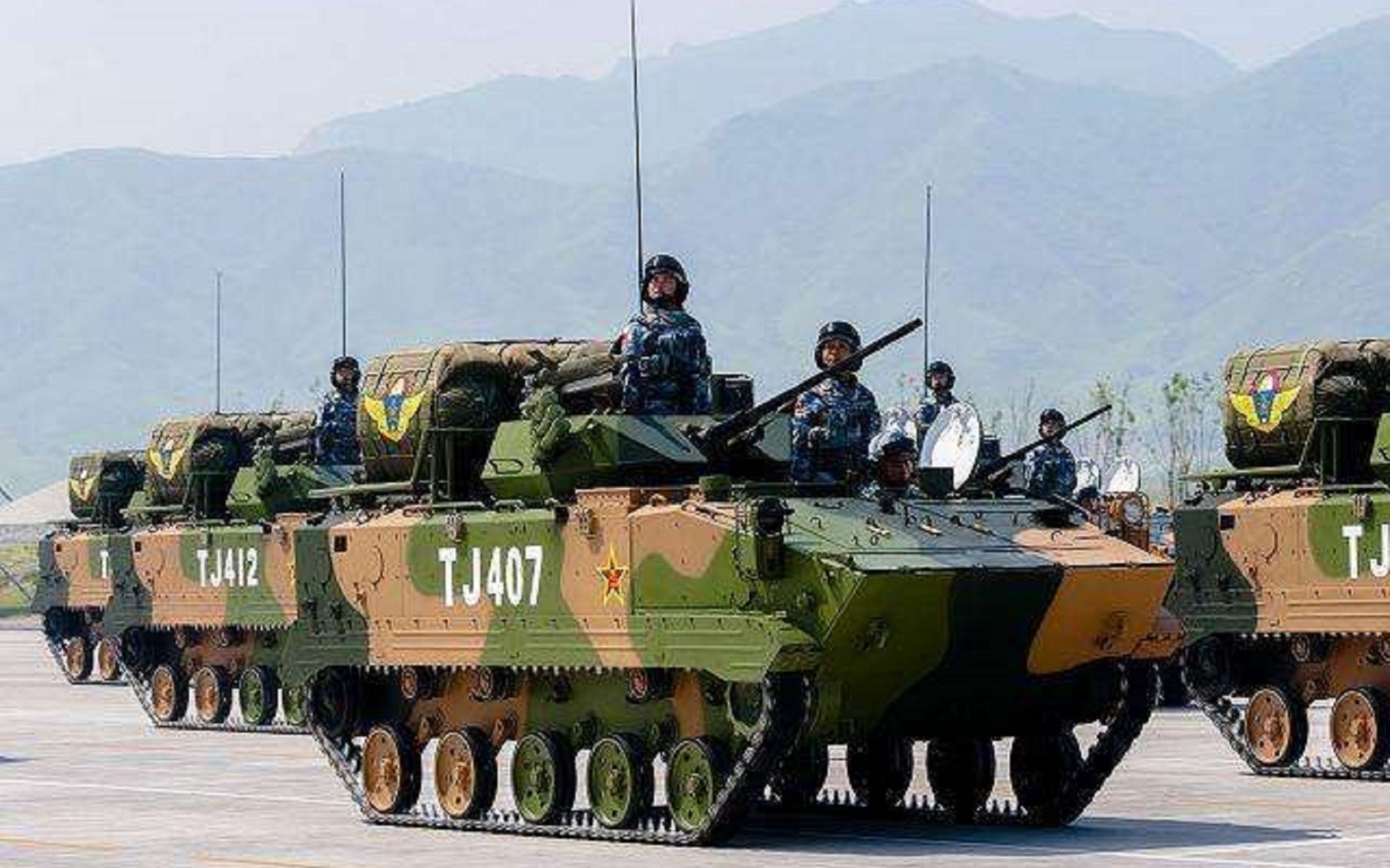 傅前哨：我国空降战车火力，防护力满足伞兵需求