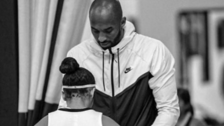 2020 NBA全明星正赛 本届全明星詹姆斯与字母哥队将分别身着2与24号球衣