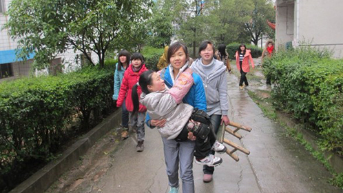 鲁豫有约 女汉子抱起玻璃娃娃上四楼