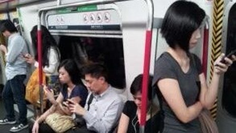 唱罢吹灯 美女歪唱吐槽手机低头族