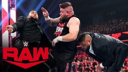 WWE RAW 2019 【RAW 11/25】痛苦大师乱入主赛，联手夹击凯文，却放过了赛斯罗林斯