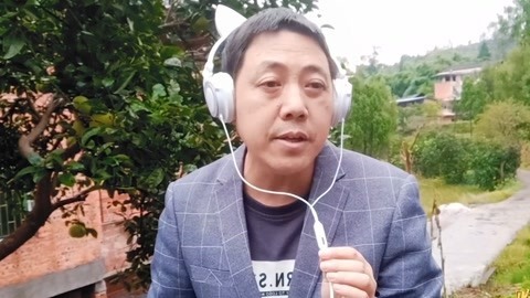 唱罢吹灯 这农村大叔唱的什么神曲，这造型也是醉了，没想到歌声蛮萌的哈