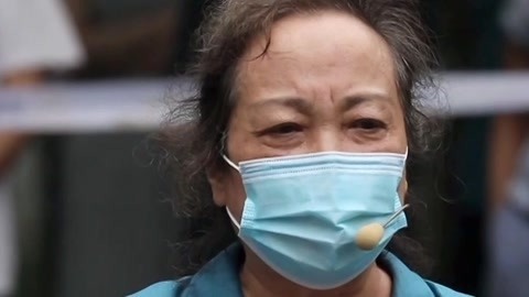 向前一步 小区护栏拆除两年不能修 居民物业针锋相对