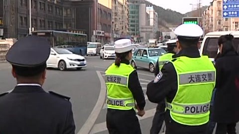 城市直通车 交警环保上路 严查黄标车