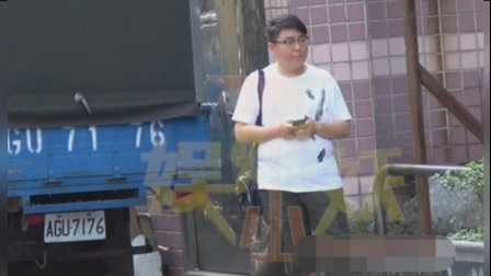 嘻嘻娱乐 2017 11月 郝劭文生活惨淡欠社保? 新戏导演否认:过得不错啊 171129