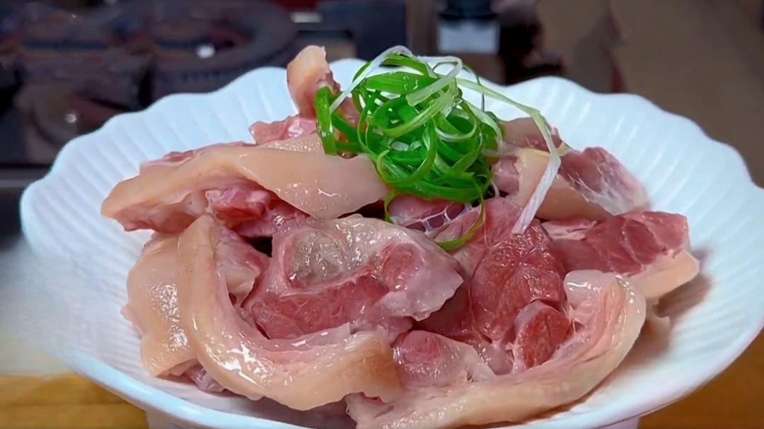 人气美食 冬季餐桌美味 咸蹄两吃
