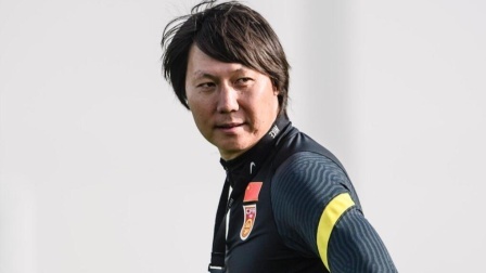 中国男足冲击2022世界杯 黄健翔谈国足换帅：这是足协的自我纠错 此时谁来也出不了线