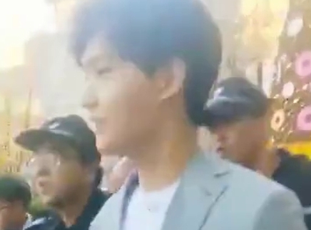 娱乐新鲜爆 八王爷你“被绑架了”就眨眨眼