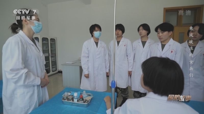 国防故事 《国防故事》 20220824 乘风破浪的女兵们