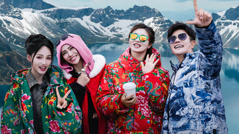 张晓龙斓曦同游长白山 谢可寅许馨文挑战朝鲜族刀舞