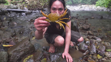 原始丛林人苏门答腊 第二季 雨林出现大量山蟹，肉质美味，这样烤着吃有点浪费了