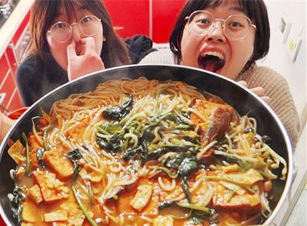 盗月社食遇记 2020 心跳！深夜厨房偷吃螺蛳粉