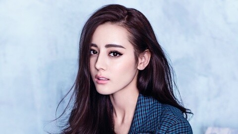 Cover star 迪丽热巴演绎清新女神