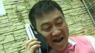新笑林 球鞋电话引众人侧目