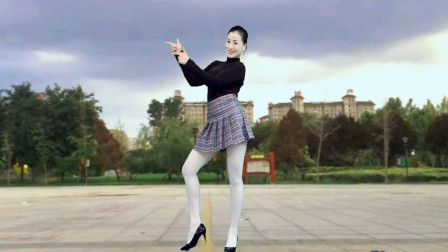 抖音神曲广场舞《长得丑活的久》附分解