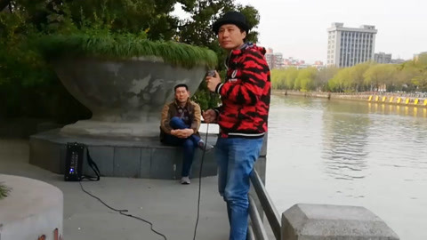 唱罢吹灯 70后杭漂歌手运河边演唱