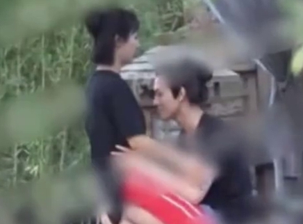 娱乐新鲜爆 杨紫探班秦俊杰