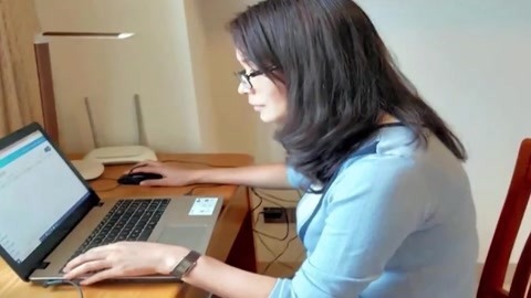 玲听两岸 疫情下老师如何上网课 重新踏上三尺讲台老师有感而发