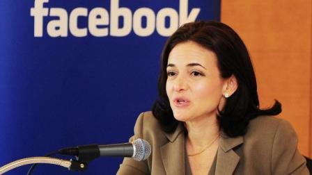 扎克伯格背后的女人 比他大整整15岁 靠一招搞定硅谷