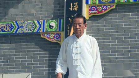 开练吧功夫 八旬老先生舞三十斤重春秋大刀，虎虎生风