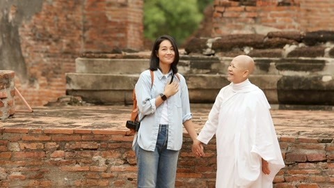 丹程之朱丹拜访白衣妈妈 曾是泰国当红明星转念助人