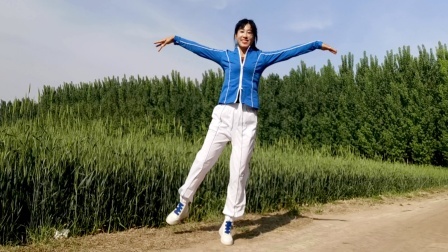 广场舞《五星红旗迎风飘扬》中国大妈们跳出正能量
