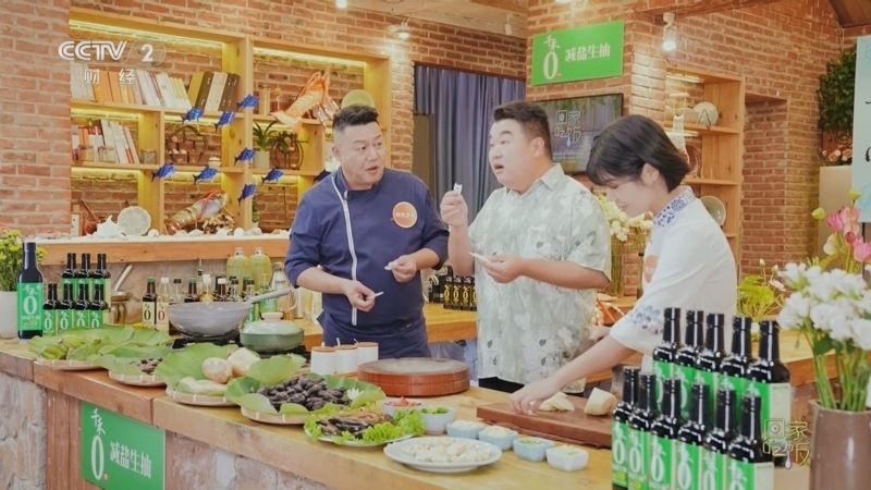 回家，吃饭 《回家吃饭》 20250924 多彩丰收宴（三） 鱼肥蟹壮 膏满黄盈 江河湖海的蓝色馈赠