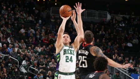2021-2022赛季NBA集锦 NBA-霍勒迪24+10 米德尔顿23+6 雄鹿轻取火箭