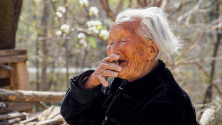 104岁老人的长寿秘籍：抽烟喝酒两不误