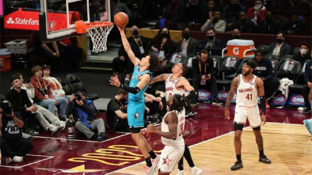 2021-2022赛季NBA集锦 新秀赛-小瓦格纳罚球绝杀 阿丘瓦12分 巴里队战胜托马斯队