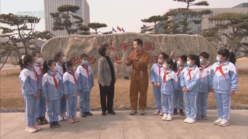 大手牵小手